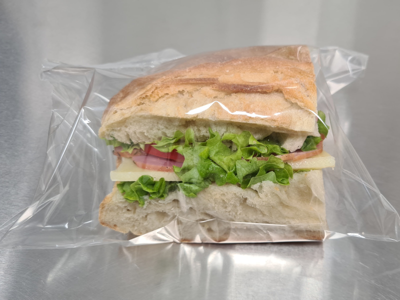 Sandwich mușchi file și cașcaval ciabatta